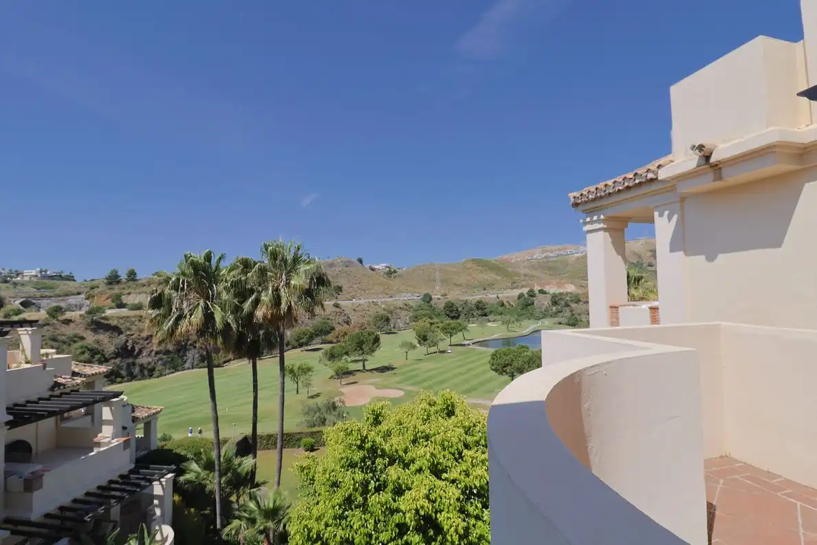 Vista exterior de Apartamento en venta en Benahavís con Aire acondicionado, Calefacción y Jardín privado