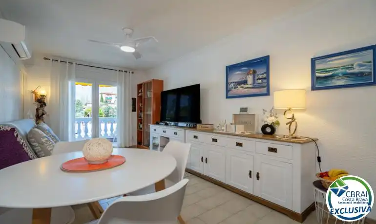 Esszimmer von Erdgeschoss zum Verkauf in Empuriabrava mit Möbliert und Gemeinschaftspool