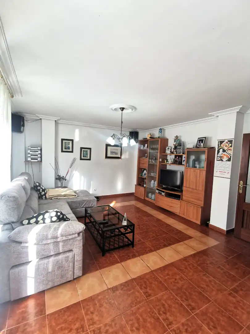 Sala de estar de Ático en venta en Castro-Urdiales con Calefacción, Terraza y Trastero