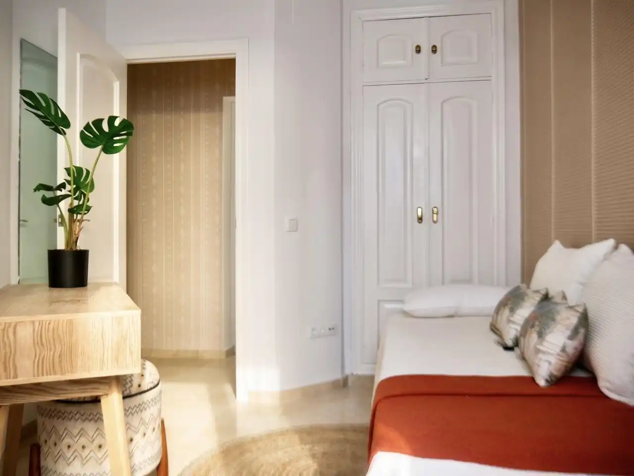 Dormitori de Apartament en venda en Sevilla amb Aire condicionat, Terrassa i Moblat