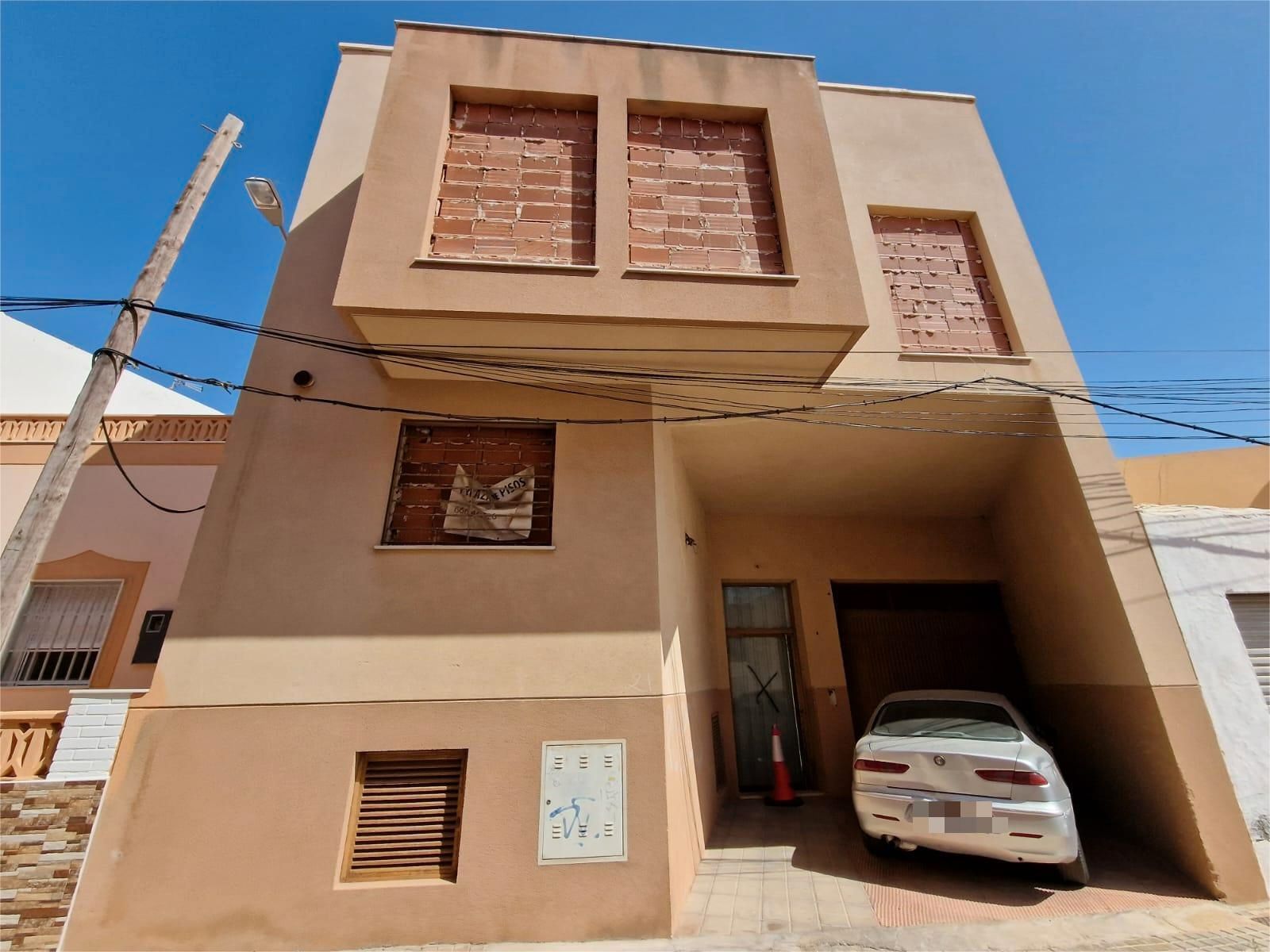 Exterior view of Flat for sale in  Almería Capital  with Storage room and Swimming Pool