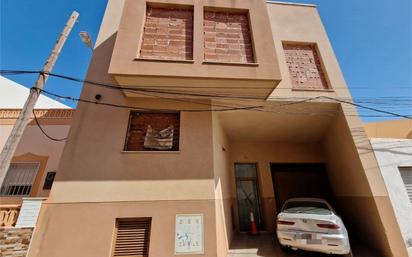 Exterior view of Flat for sale in  Almería Capital  with Storage room and Swimming Pool