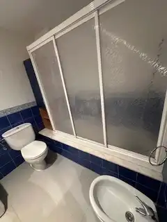 Badezimmer von Wohnungen zur Miete in León Capital  mit Heizung, Parkett und Terrasse