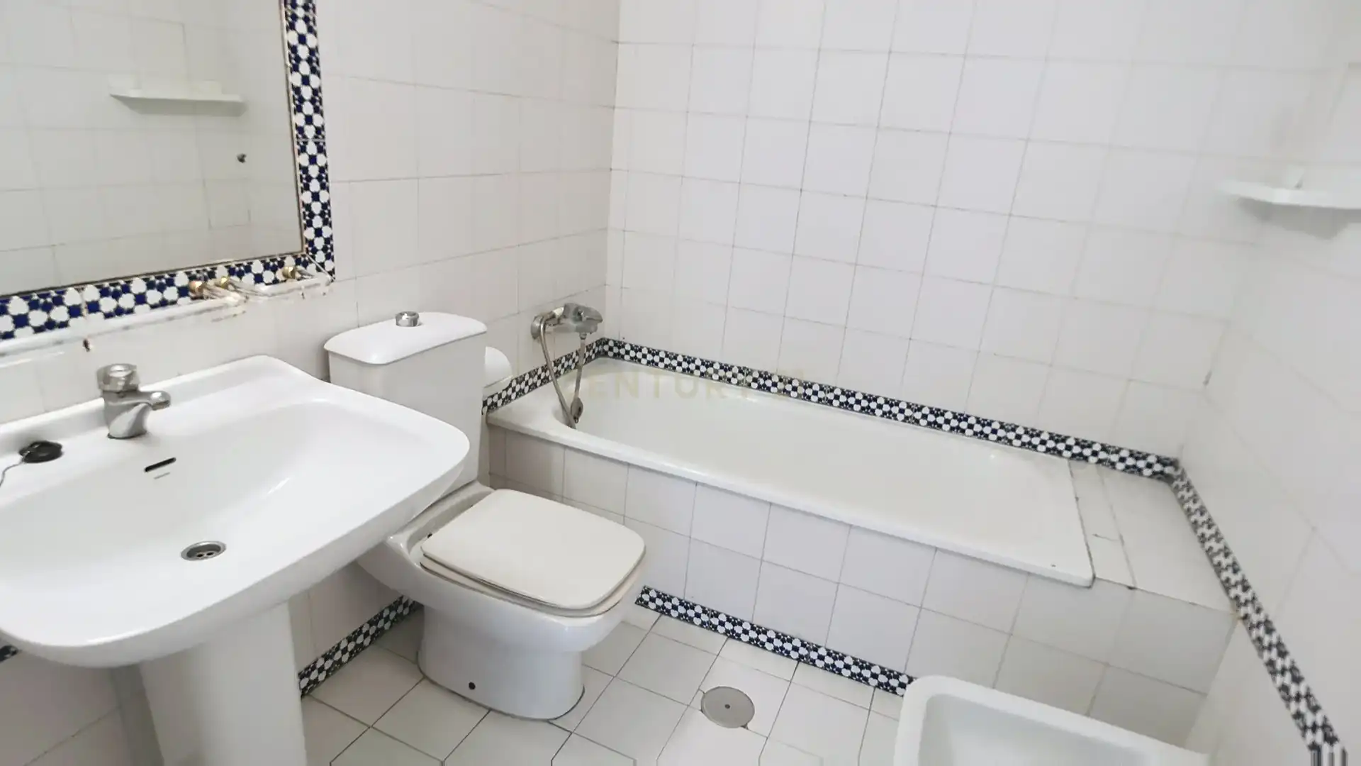 Baño de Apartamento en venta en Fuengirola con Jardín privado, Trastero y Piscina