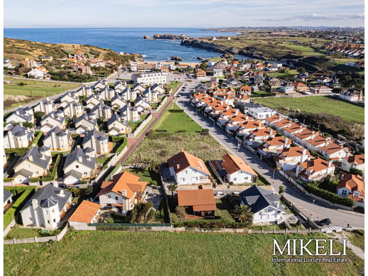 Exterior view of House or chalet for sale in Santa Cruz de Bezana  with Heating, Private garden and Terrace