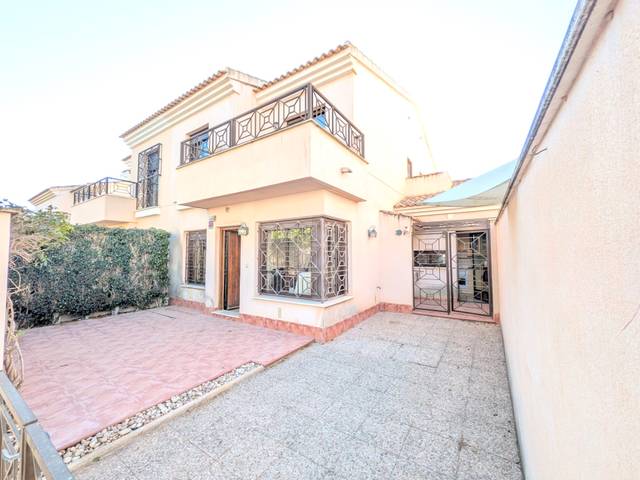 Casa adosada en Venta en Calle Albaricoquero en San Cayetano