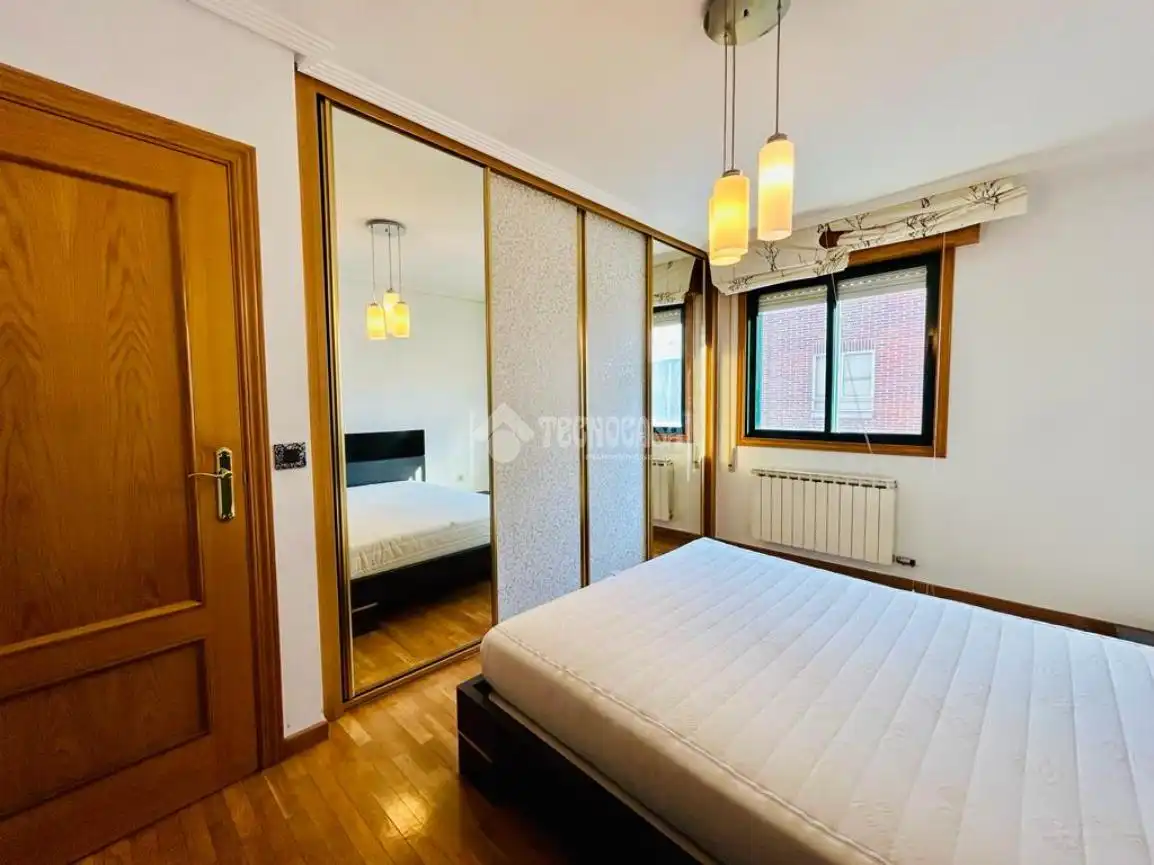 Bedroom of Flat for sale in Laguna de Duero  with Parquet flooring
