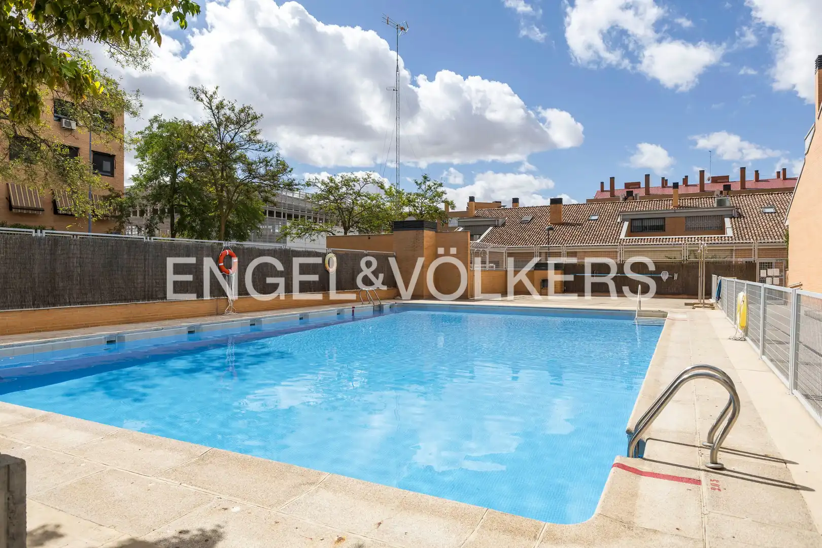 Piscina de Casa adosada en venda en Leganés amb Aire condicionat, Calefacció i Jardí privat