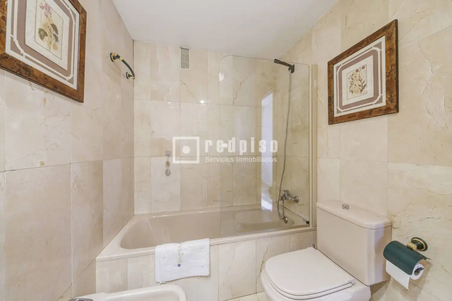 Bathroom of Flat for sale in Pozuelo de Alarcón  with Heating, Private garden and Parquet flooring