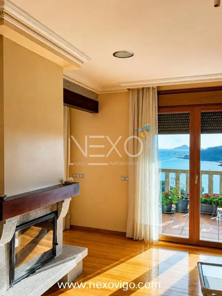 Terraza de Casa o chalet en venta en Cangas  con Calefacción, Jardín privado y Parquet