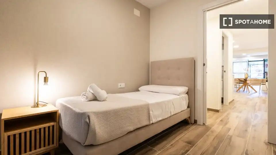 Habitación de Piso de alquiler en Valencia con Aire acondicionado, Calefacción y Amueblado