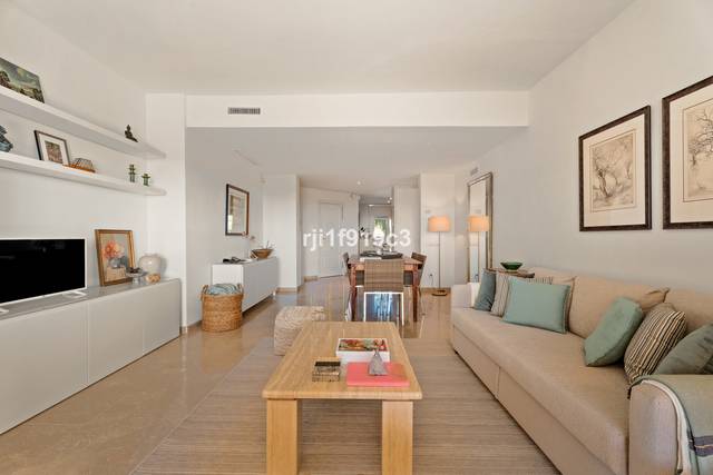 Apartamento en Venta en de las cumbres en Elviria