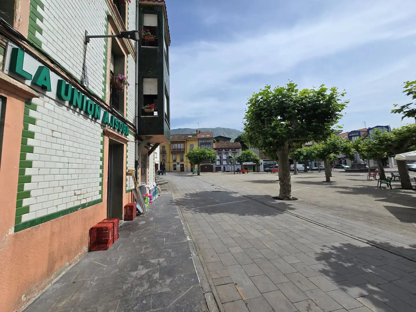 Außenansicht von Gebäude zum Verkauf in Llanes