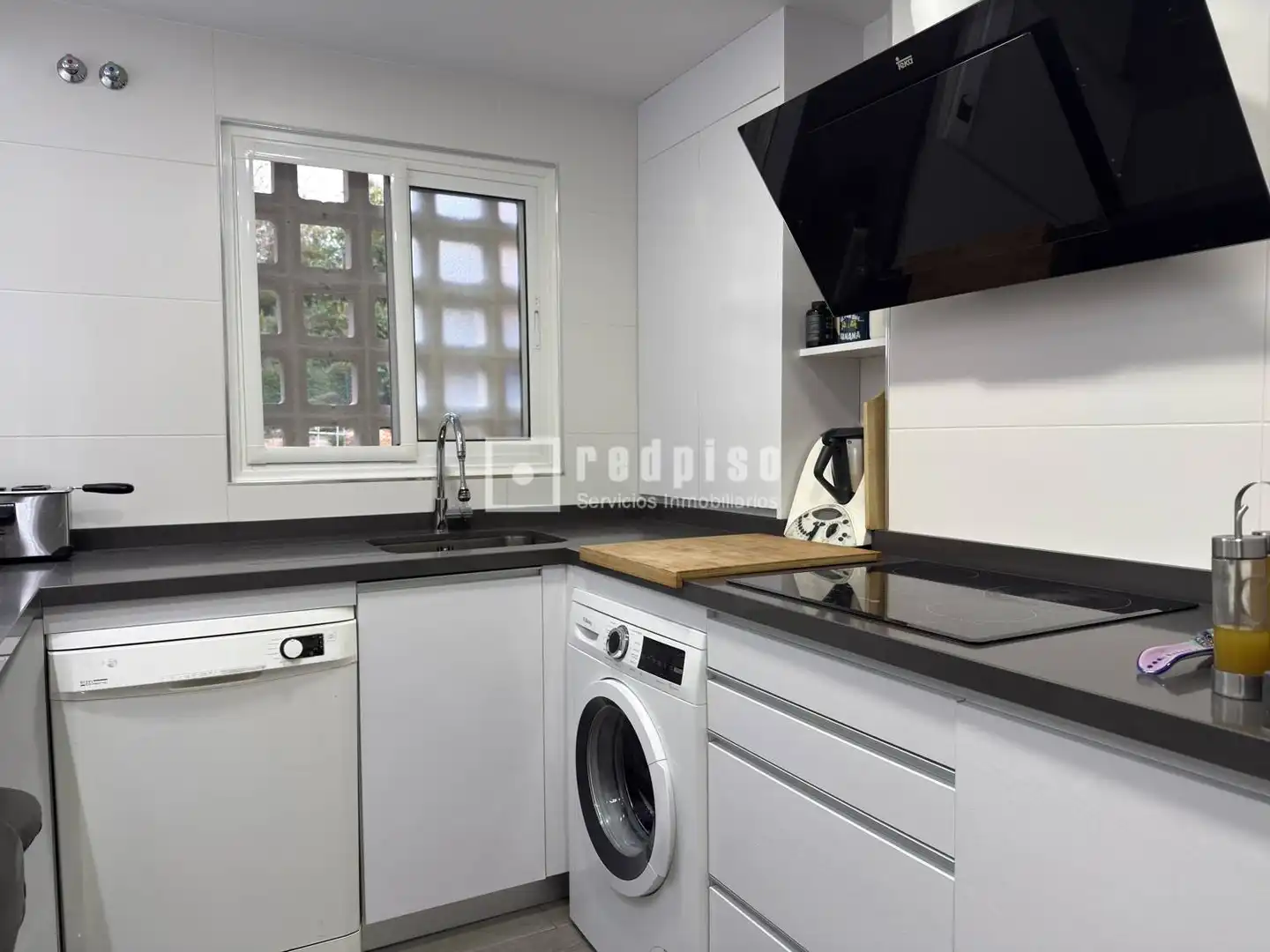 Küche von Wohnung zum Verkauf in Rincón de la Victoria mit Klimaanlage, Privatgarten und Terrasse
