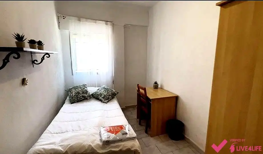 Habitación de Piso para compartir en Sevilla con Aire acondicionado, Calefacción y Amueblado