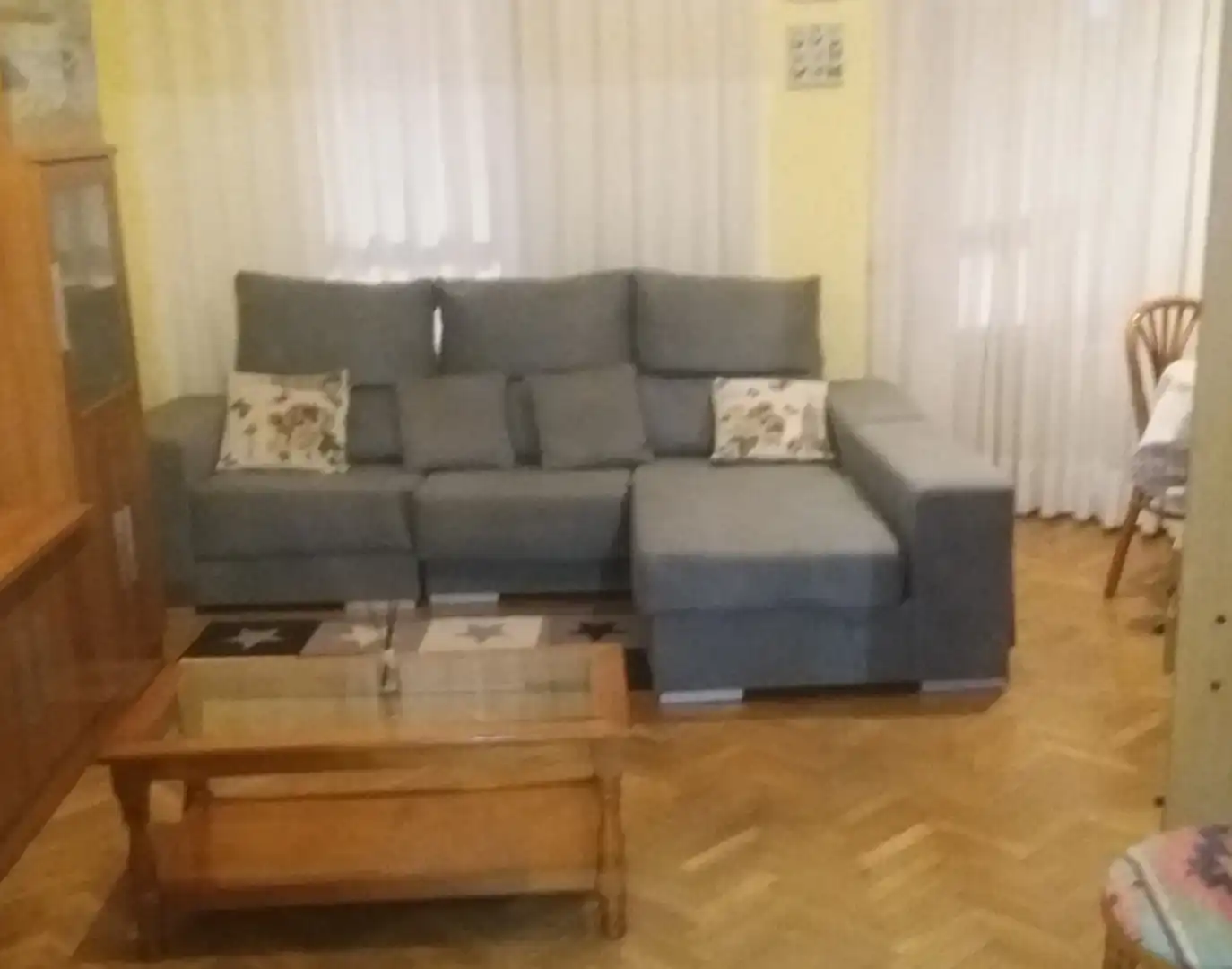 Sala d'estar de Pis en venda en Gijón  amb Calefacció, Parquet i Traster