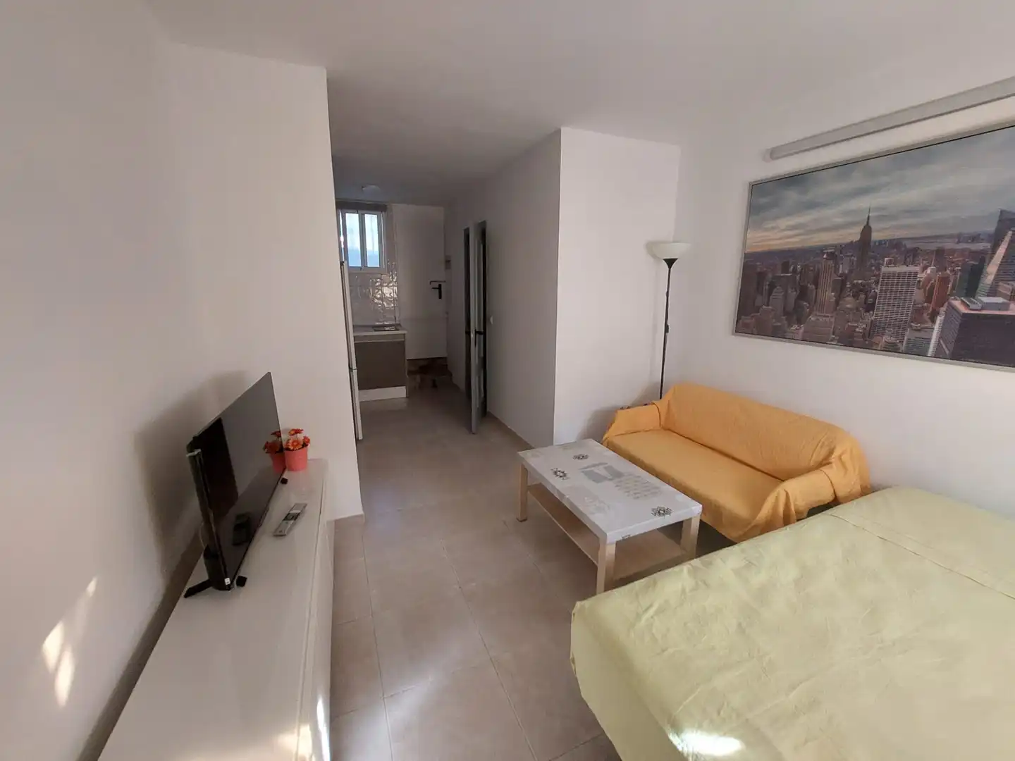 Sala d'estar de Estudi de lloguer en Benalmádena amb Terrassa, Moblat i Piscina comunitària
