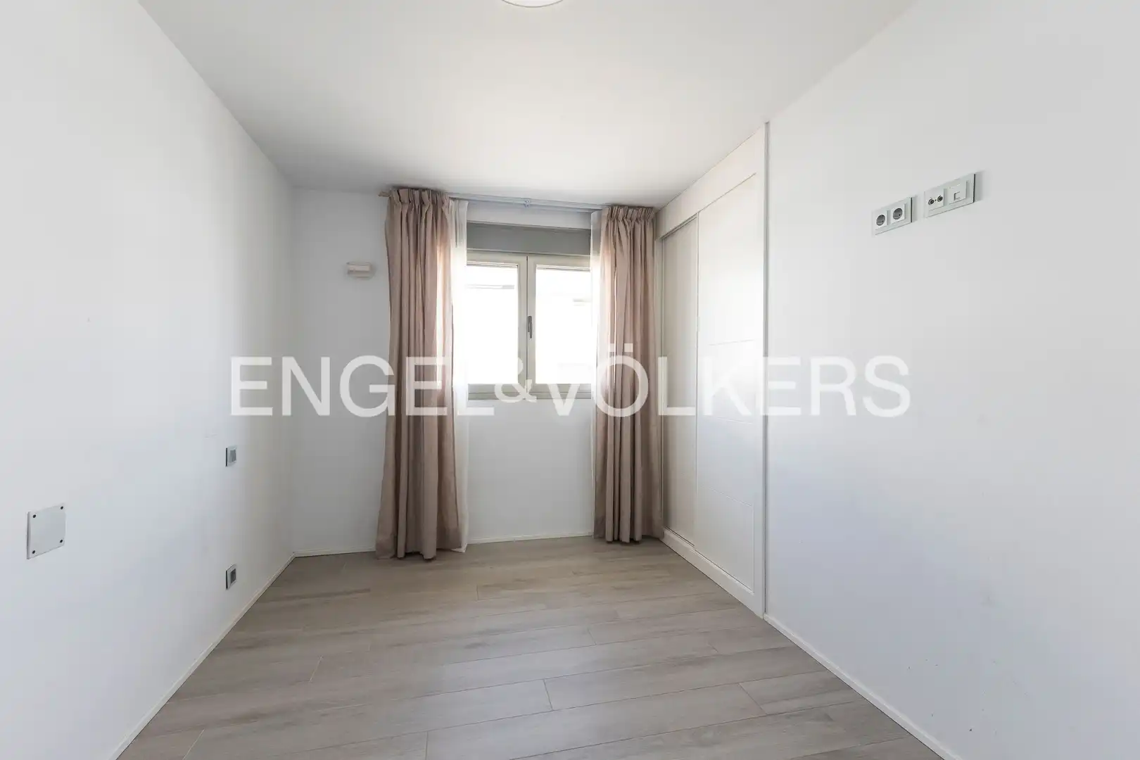 Habitación de Casa adosada en venta en Tres Cantos con Aire acondicionado, Calefacción y Jardín privado
