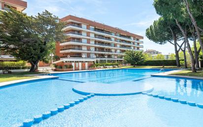 Swimming pool of Flat for sale in Salou  with Air Conditioner, Heating and Private garden