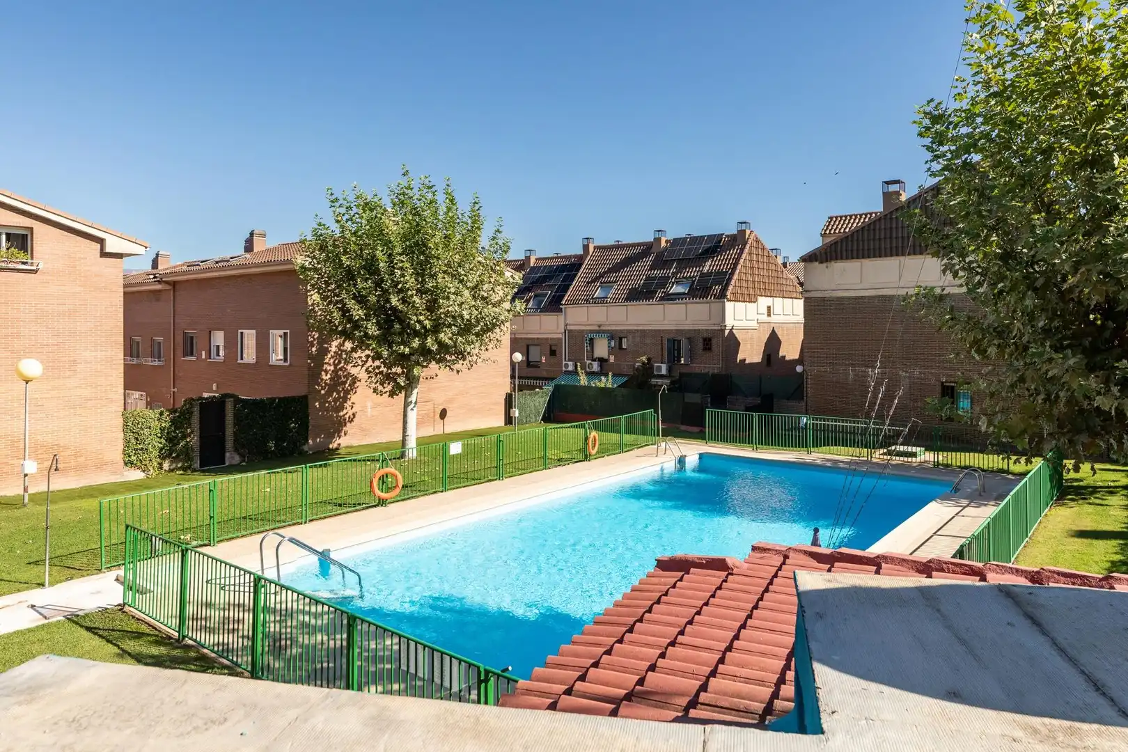 Terraced house with pool for sale in Fuente Santa, imagen 2