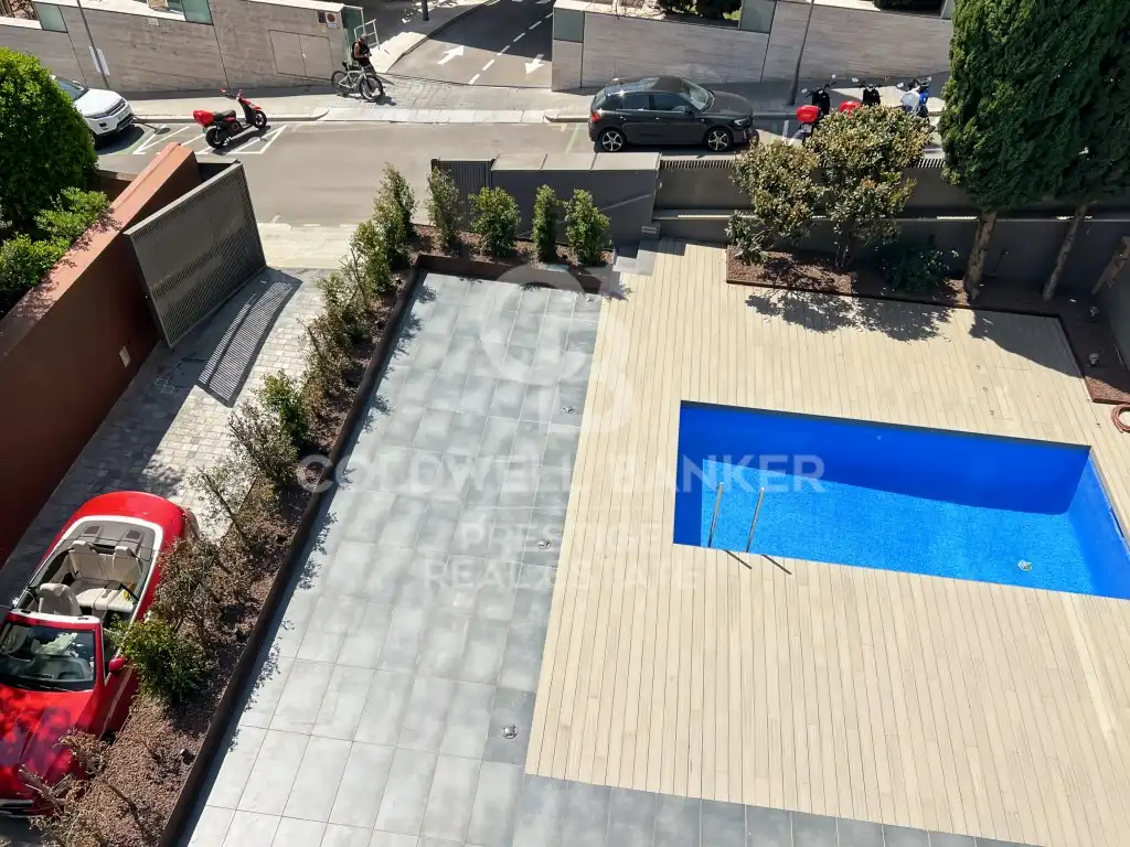 Vista exterior de Casa o chalet en venta en Barcelona con Terraza y Piscina