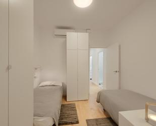 Bedroom of Apartment to share in  Barcelona Capital  with Oven, Washing machine and Microwave