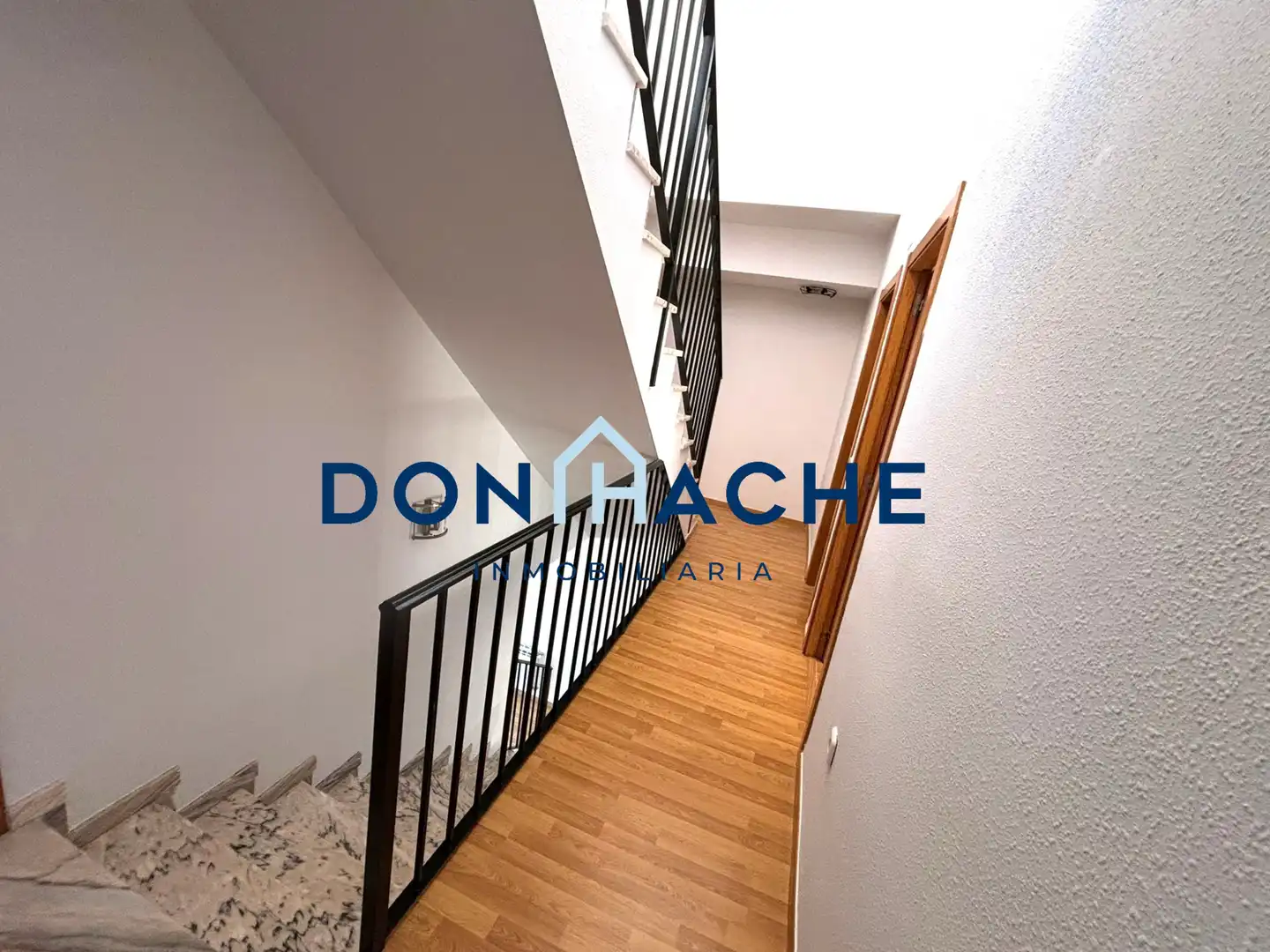 Casa adosada en venta en Mérida con Aire acondicionado, Calefacción y Parquet