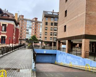 Vista exterior de Pis de lloguer en Oviedo  amb Calefacció, Forn i Rentadora
