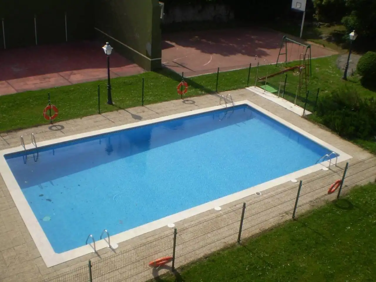 Schwimmbecken von Dachboden zur Miete in Noja mit Heizung, Terrasse und Möbliert
