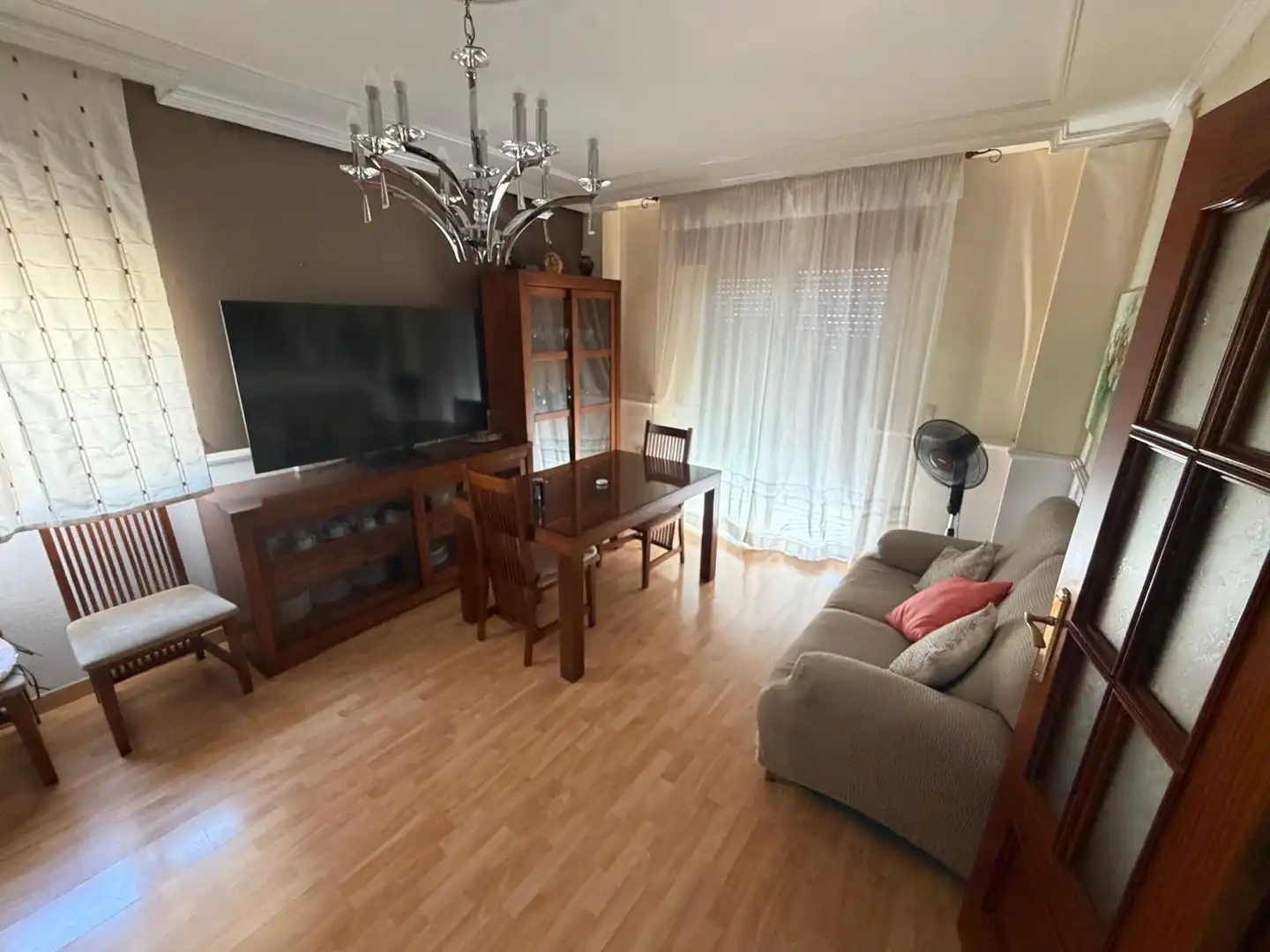 Wohnzimmer von Maisonette zum Verkauf in Peligros mit Klimaanlage, Terrasse und Ofen