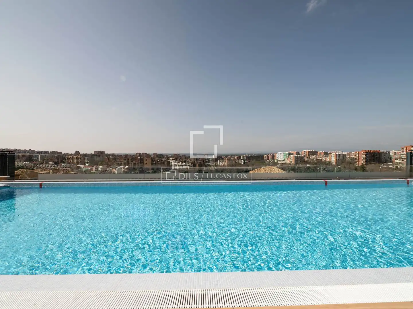 Piscina de Ático en venta en Madrid con Aire acondicionado, Calefacción y Terraza
