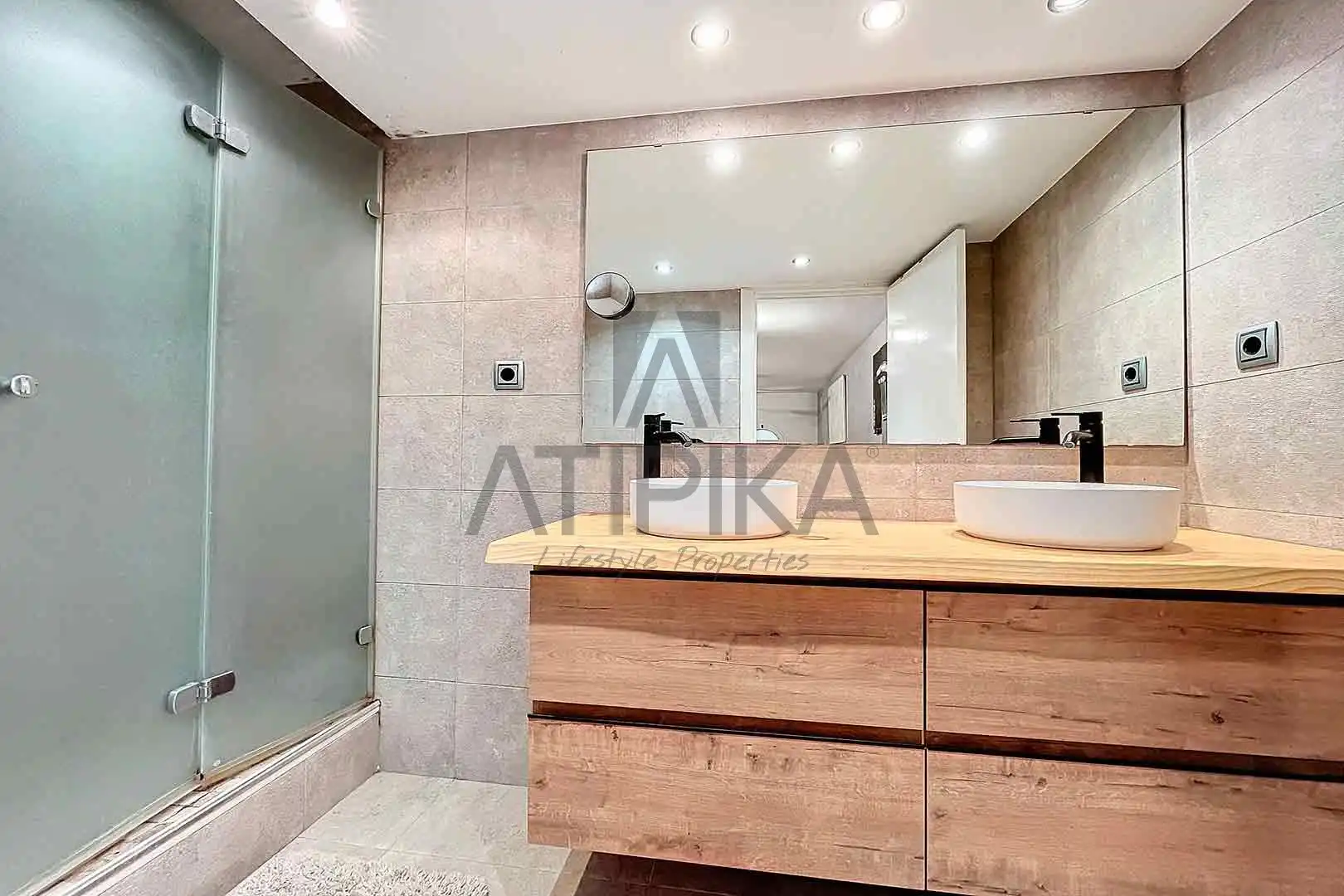Bathroom of Duplexes for sale in Sitges  with Heating, Parquet flooring and Terrace