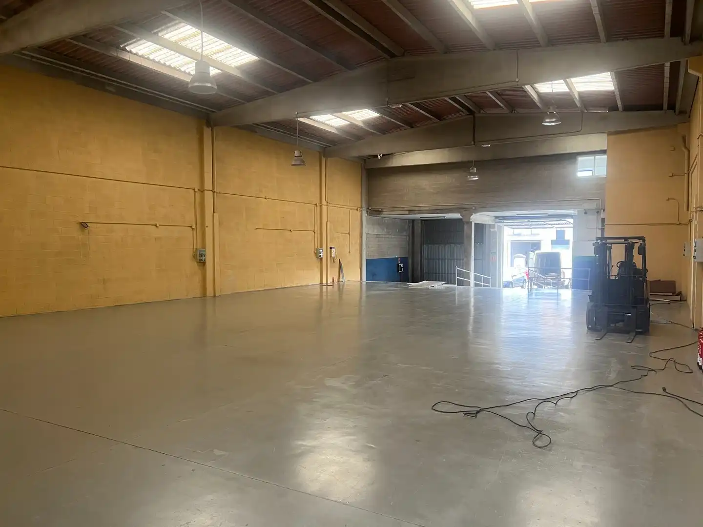 Nau industrial de lloguer en Ames amb Alarma