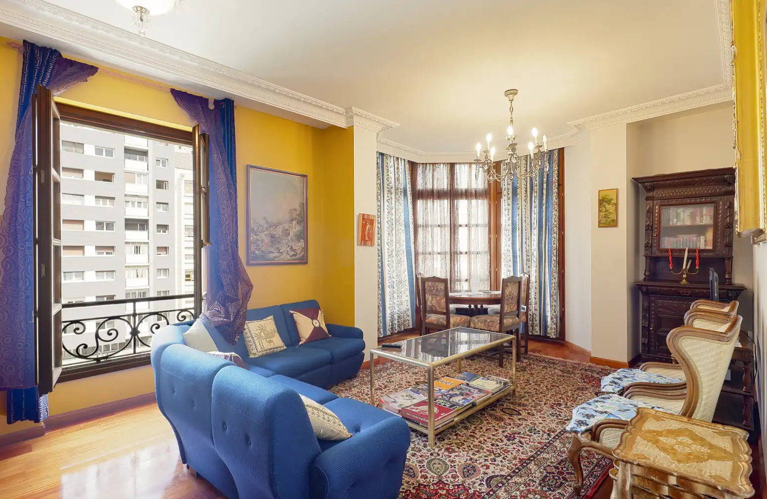 Sala d'estar de Pis en venda en Gijón  amb Calefacció, Parquet i Traster