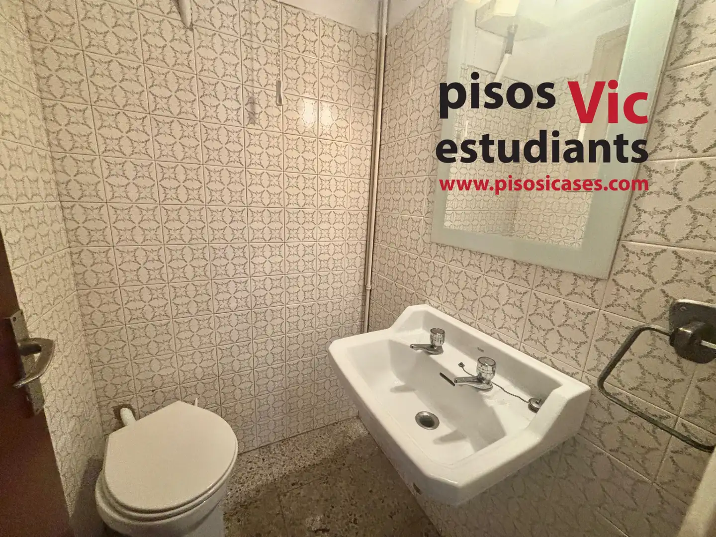 Bathroom of Flat for rent in Vic  with Heating, Furnished and Oven