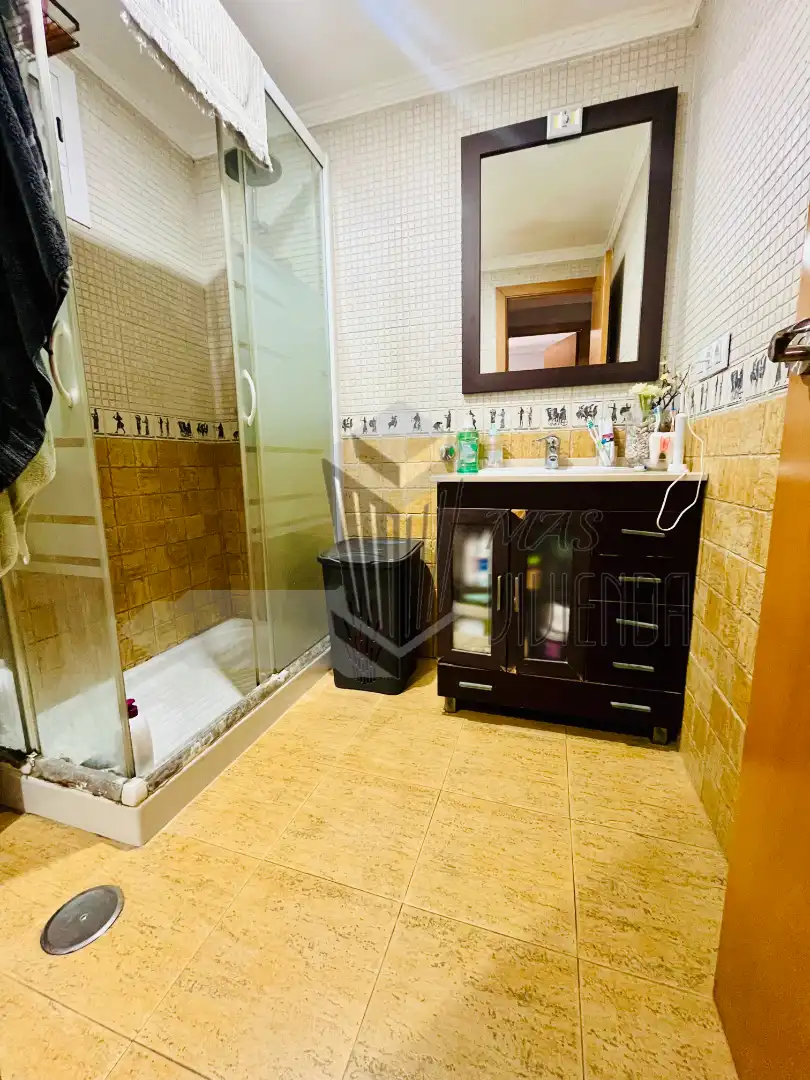 Bathroom of Flat for sale in Algeciras  with Furnished