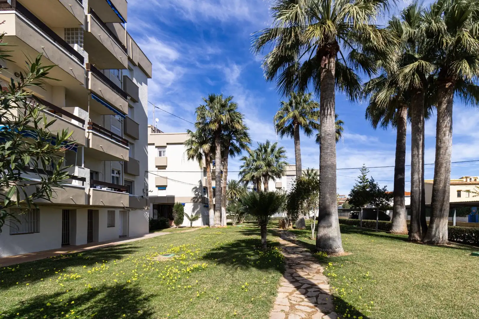 Außenansicht von Wohnung zum Verkauf in Dénia mit Privatgarten und Terrasse