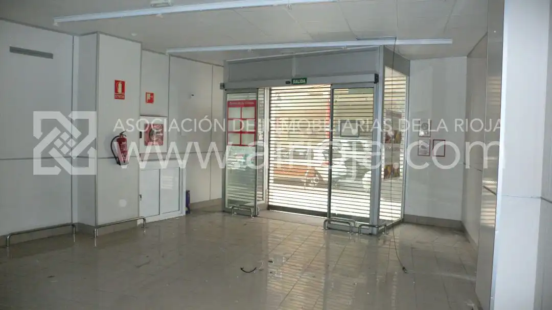 Business premises for sale in Logroño - Calle Marqués de la Ensenada Fachada también a Villamediana 21