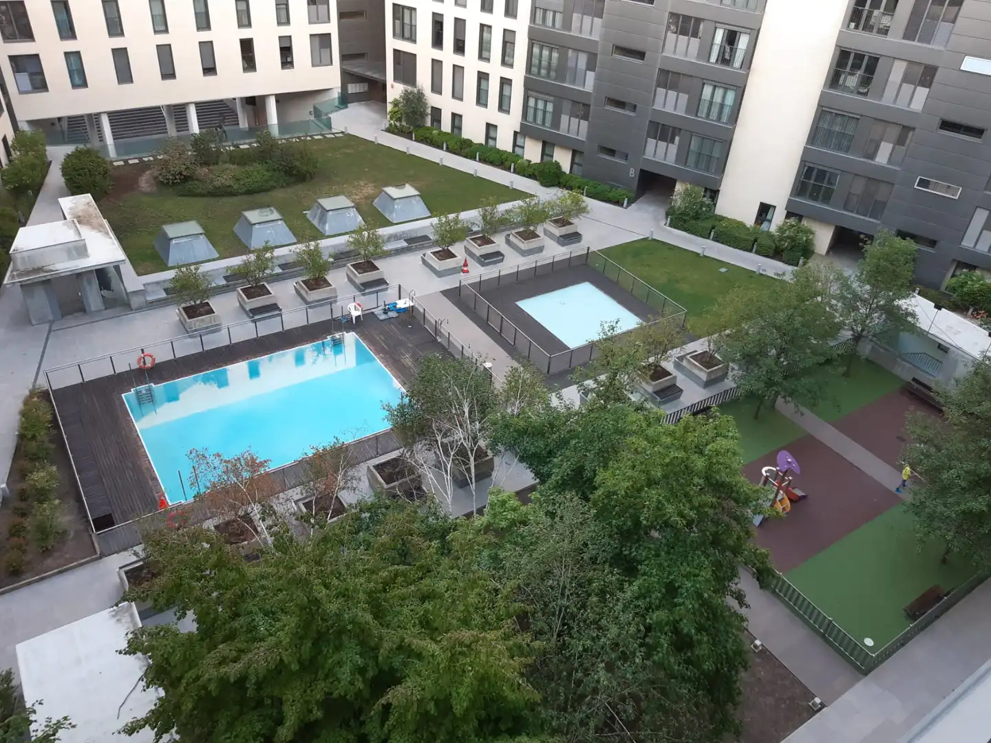 Swimming pool of Flat for sale in Madrid  with Air Conditioner, Heating and Storage room