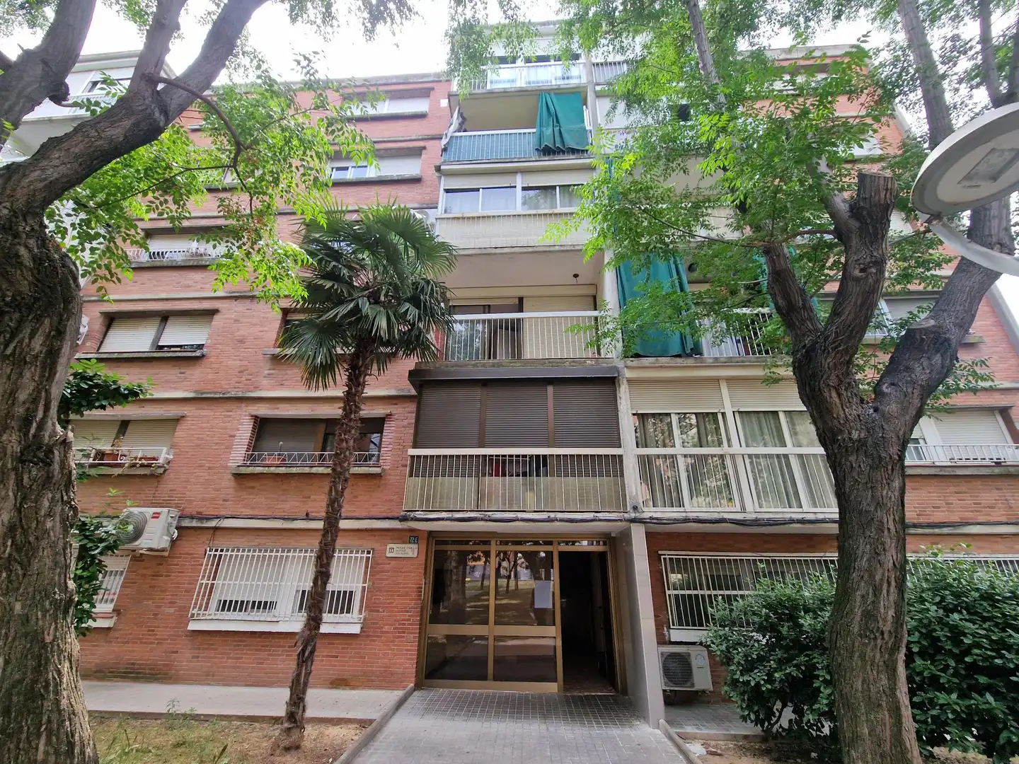 Vista exterior de Pis en venda en Santa Perpètua de Mogoda amb Calefacció