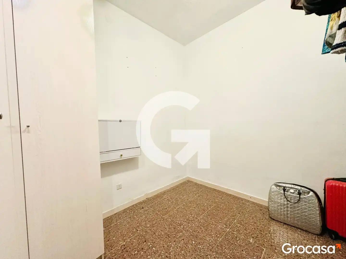 Flat for sale in Barcelona  with Air Conditioner, Heating and Oven