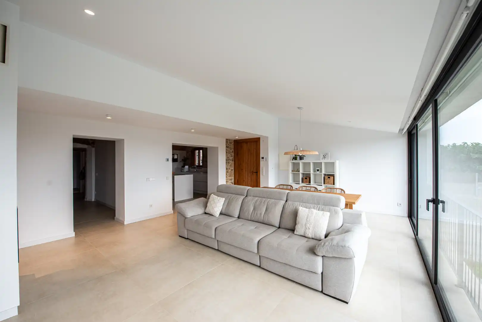 Wohnzimmer von Country house zur Miete in Santa Cristina d'Aro mit Klimaanlage, Heizung und Privatgarten