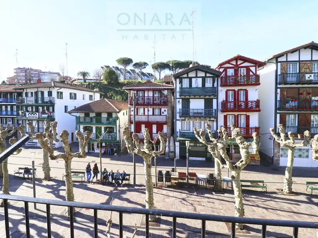 Vista exterior de Edifici en venda en Hondarribia
