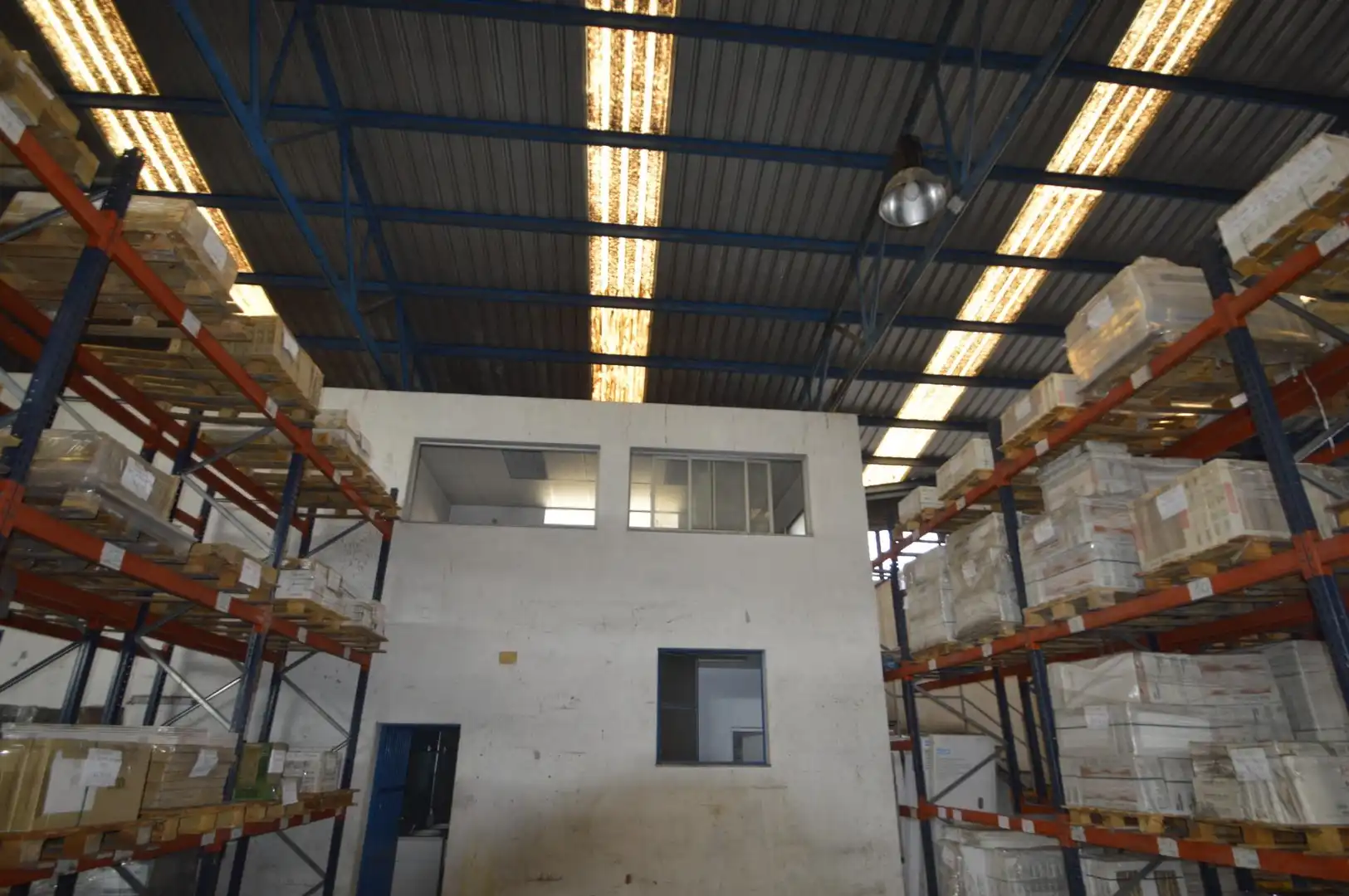 Nave industrial de alquiler en Almería