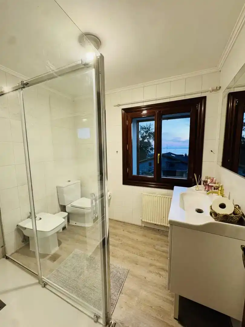 Baño de Casa o chalet en venta en Castro-Urdiales con Balcón