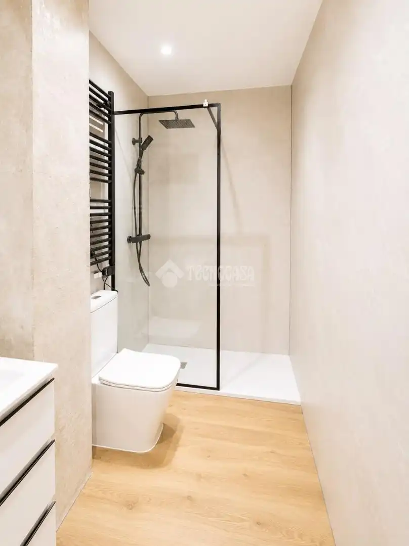 Bathroom of Flat for sale in Madrid  with Heating