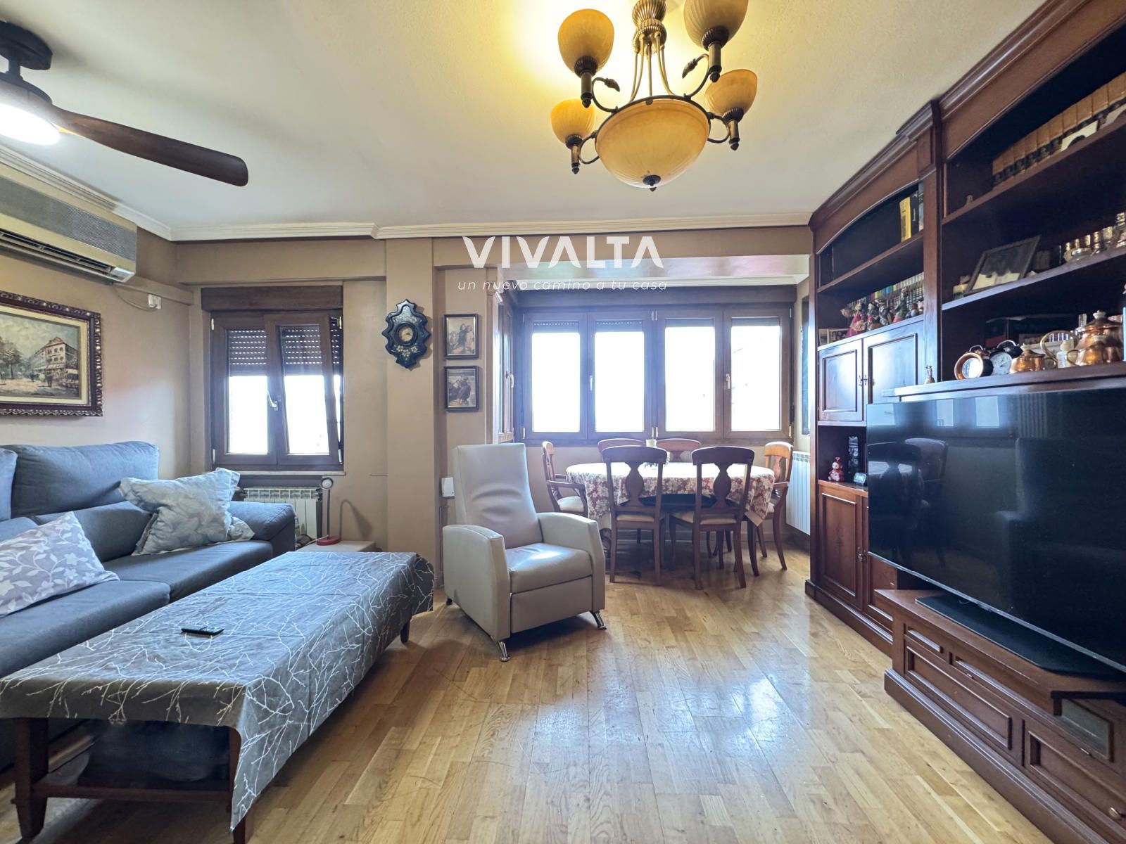 Sala d'estar de Pis en venda en  Madrid Capital amb Aire condicionat, Calefacció i Moblat