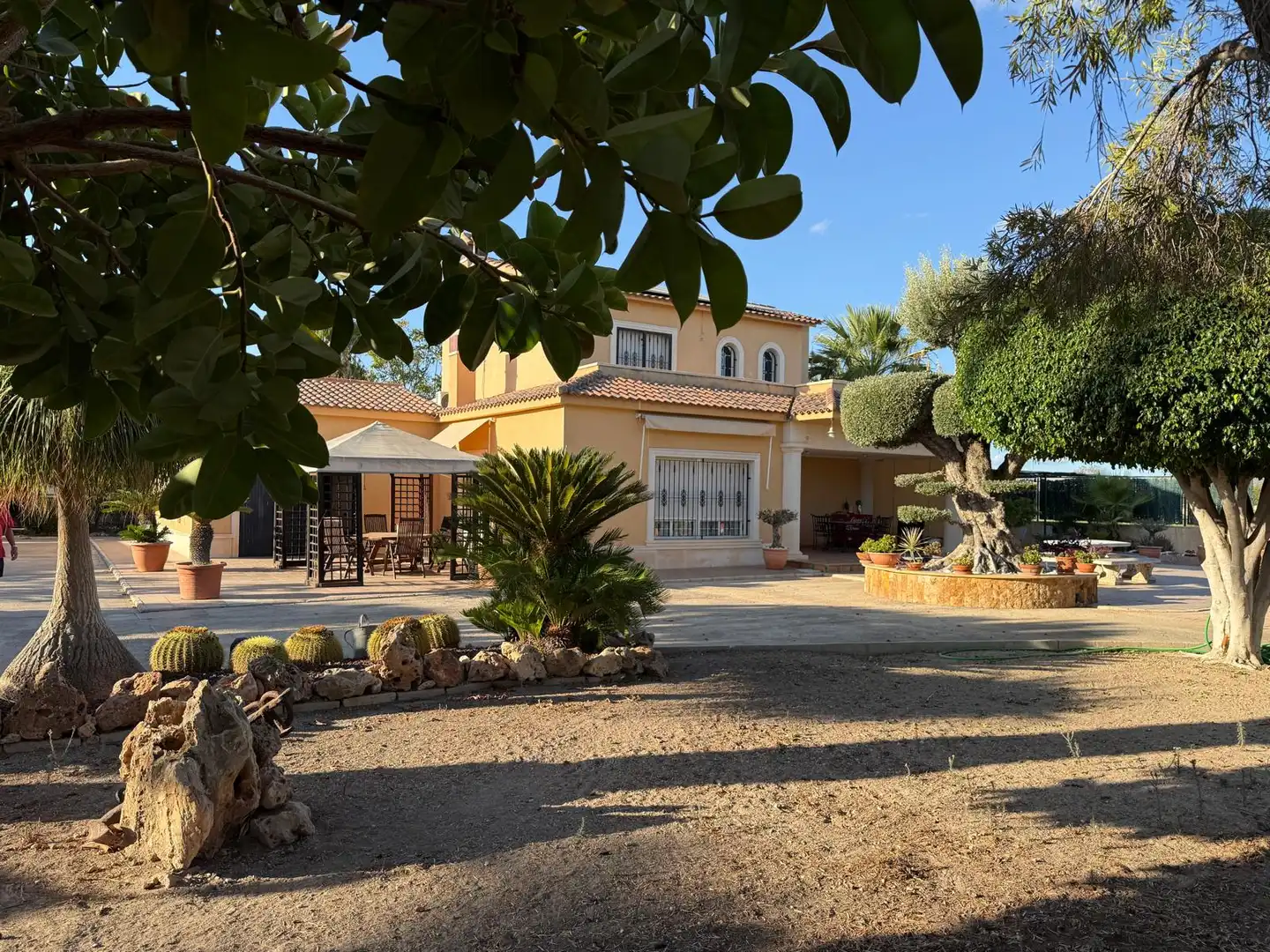 Vista exterior de Casa o xalet en venda en Elche / Elx amb Aire condicionat, Calefacció i Jardí privat