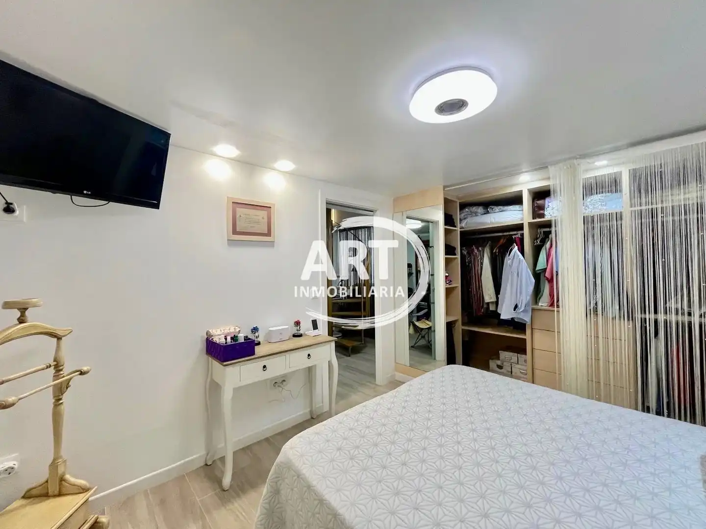 Habitación de Casa adosada en venta en La Pobla de Vallbona con Aire acondicionado, Calefacción y Jardín privado