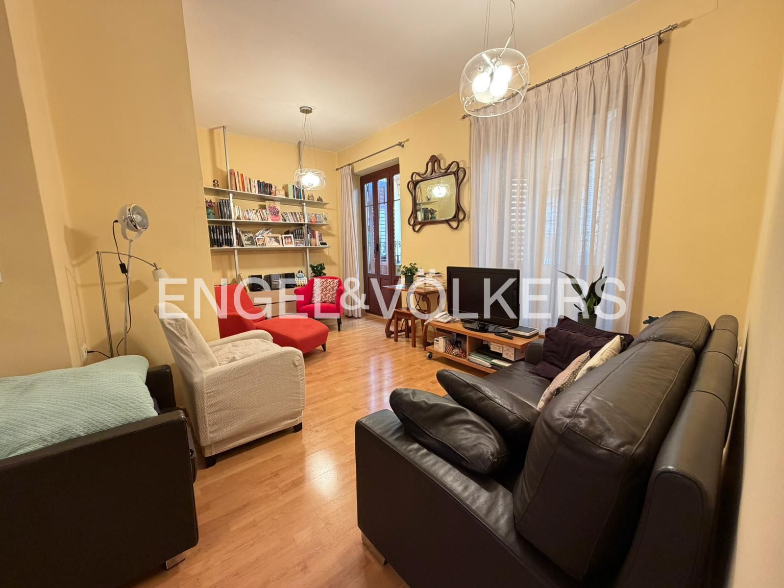 Living room of Flat for rent in  Valencia Capital  with Air Conditioner, Heating and Parquet flooring